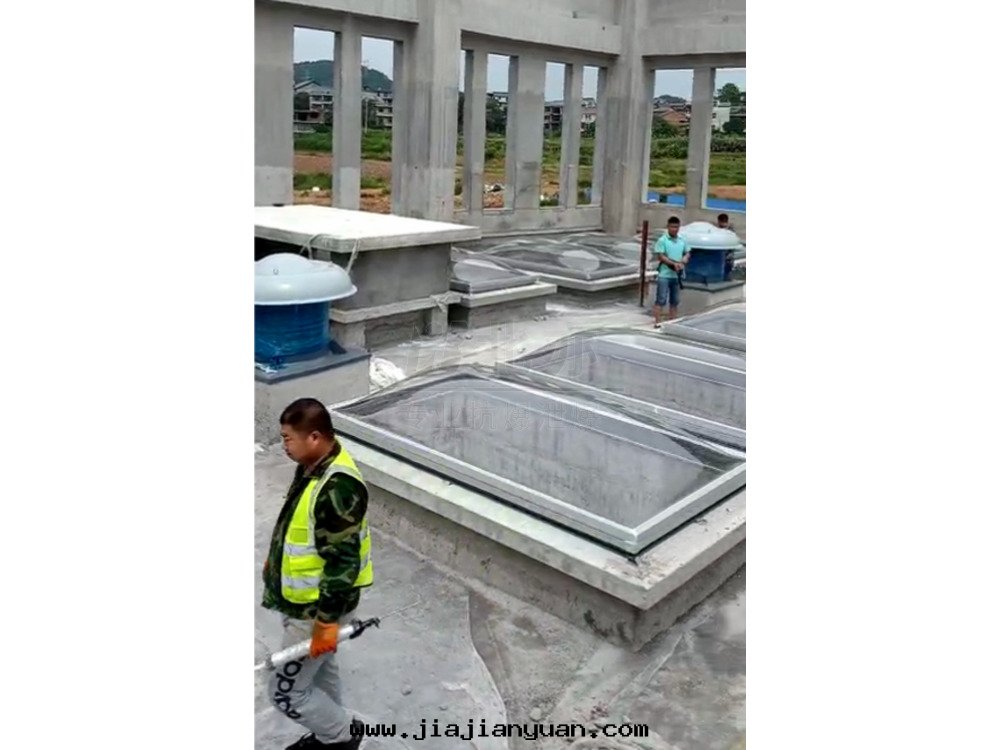 C型洩爆窗(chuāng)